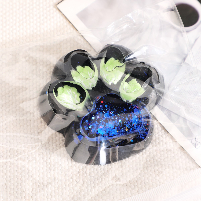 Jucarie Antistres Squishy, Flippy, cu Revenire Lenta, Squeeze Pinch Family, Model Cat Paw, 6.5 x 6 cm, din Tpr, 4-6 Ani, Model 4 Legume, Negru cu Insertii [5]