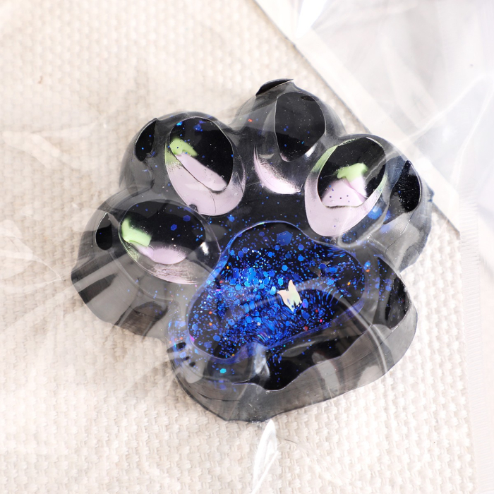 Jucarie Antistres Squishy, Flippy, cu Revenire Lenta, Squeeze Pinch Family, Model Cat Paw, 6.5 x 6 cm, din Tpr, 4-6 Ani, Model 4 Legume, Negru cu Insertii [6]
