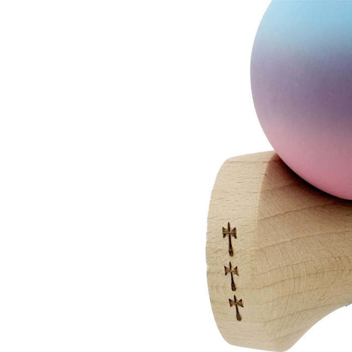 Kendama X Originala, Profesionala, Flippy, Cupe Mari KING SIZE V3, Rubber Grip, Gaura in Baza, Rulment Metalic, din lemn 18 cm, Ata 62/65 cm, Gradient Albastru deschis/Mov/Roz [7]