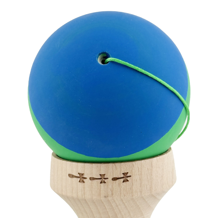 Kendama X Originala, Profesionala, Flippy, Rubber Grip, Cupe Mari KING SIZE V3, Gaura in Baza, Rulment Metalic, din lemn 18 cm, Ata 62/65 cm, Bicolor Albastru/Verde [10]