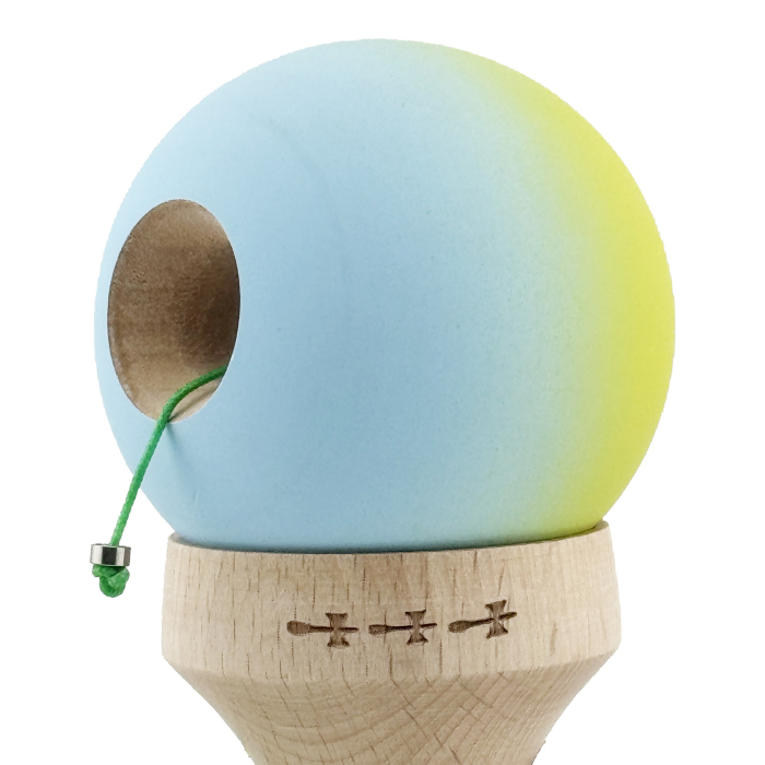 Kendama X Originala, Profesionala, Flippy, Rubber Grip, Cupe Mari KING SIZE V3, Gaura in Baza, Rulment Metalic, din lemn 18 cm, Ata 62/65 cm, Gradient Galben/Albastru [7]