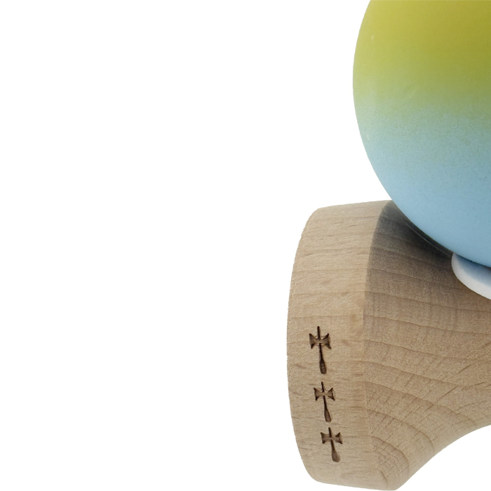 Kendama X Originala, Profesionala, Flippy, Rubber Grip, Cupe Mari KING SIZE V3, Gaura in Baza, Rulment Metalic, din lemn 18 cm, Ata 62/65 cm, Gradient Galben/Albastru deschis [8]