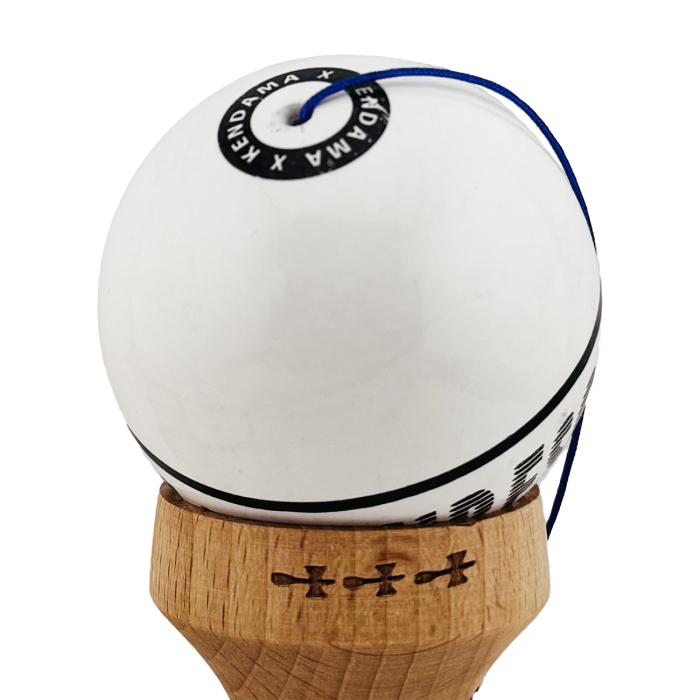 Kendama X TE IUBESC Originala, Profesionala, Flippy, Super Sticky cu Cupe Mari KING SIZE V3, Gaura in Baza, Rulment Metalic, din lemn 18 cm, Ata 62/65 cm, Alb/Alb [10]