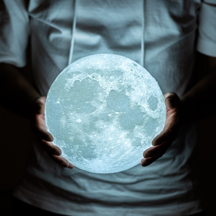 Lampa de veghe in forma de luna 3D Moon Light Multicolor, alimentare baterii, stand plastic inclus, 8 cm, Flippy [4]