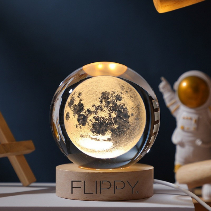 Lampa LED Decorativa, Flippy, cu Bila de Cristal cu Diametru 6cm, Model Luna 3D, Alimentare USB, Suport din Lemn, Lumina Alb Cald [4]