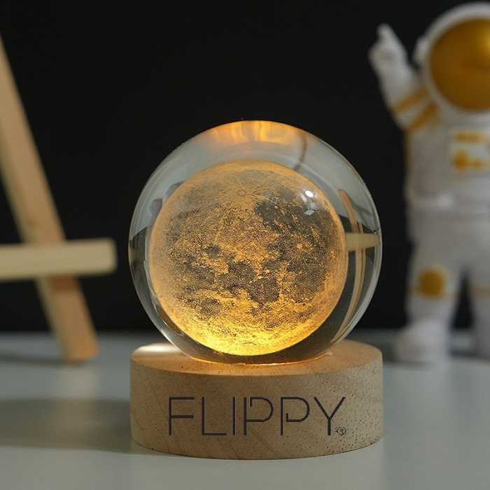 Lampa LED Decorativa, Flippy, cu Bila de Cristal cu Diametru 6cm, Model Luna 3D, Alimentare USB, Suport din Lemn, Lumina Alb Cald [6]