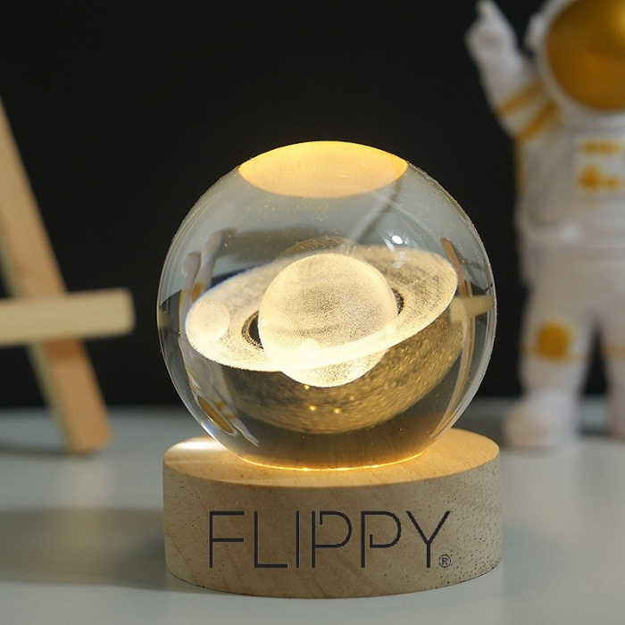 Lampa LED Decorativa, Flippy, cu Bila de Cristal cu Diametru 6cm, Model Saturn 3D, Alimentare USB, Suport din Lemn, Lumina Alb Cald [6]