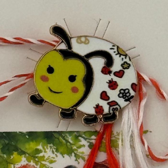 Martisor pentru copii, Jolie, Material Metal, Ambalaj Carton cu Design, Dimensiune Brosa Aproximativ 2x2 cm, Model Buburuza, Multicolor [2]
