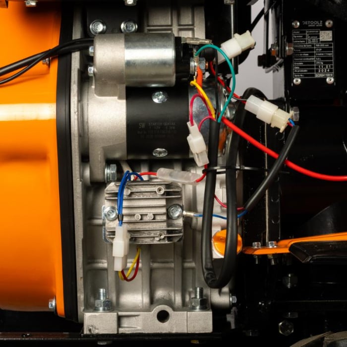 Mini tractor Detoolz, 17cp, 530cc, motor pe motorina 4T, 4X4, 4 viteze, pornire electrica, 2 cutii de viteze [3]