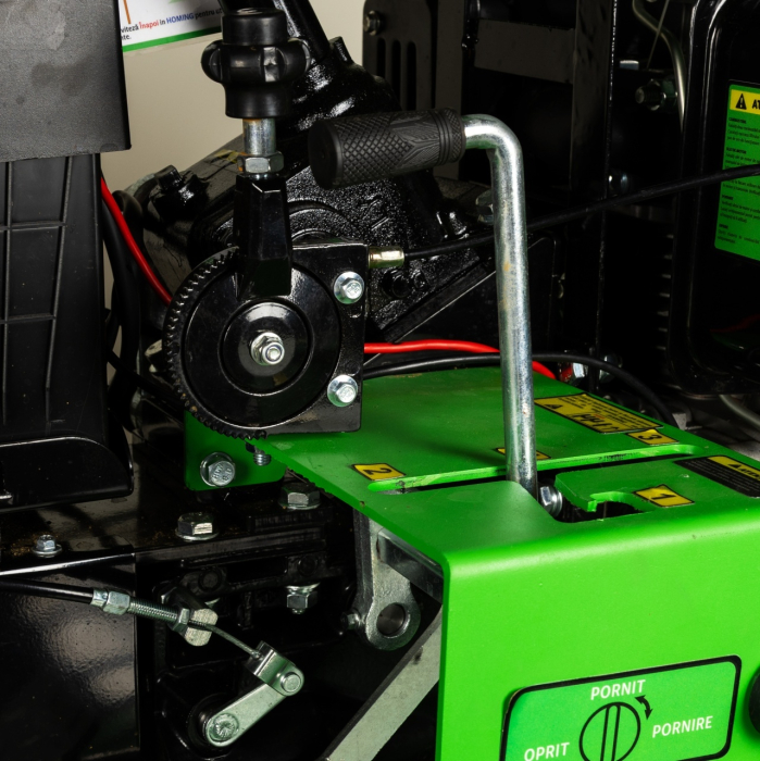 Mini tractor Micul Fermier, 17cp 530cc, motor pe motorina 4T, 4X4, 4 viteze, pornire electrica, 2 cutii de viteze, sistem hidraulic [4]