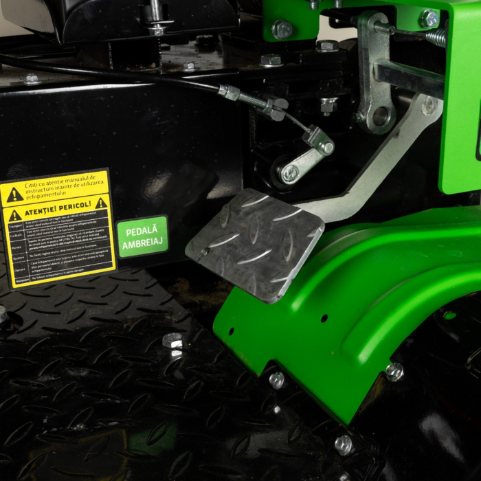 Mini tractor Micul Fermier, 17cp 530cc, motor pe motorina 4T, 4X4, 4 viteze, pornire electrica, 2 cutii de viteze, sistem hidraulic [6]