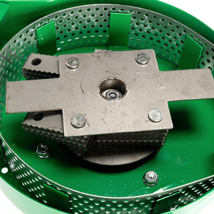 Lichidare Moara cereale si stiuleti Micul Fermier, motor 2.5 Kw, 20 ciocanele, 4 site, cuva mare, 200 kg/h [6]