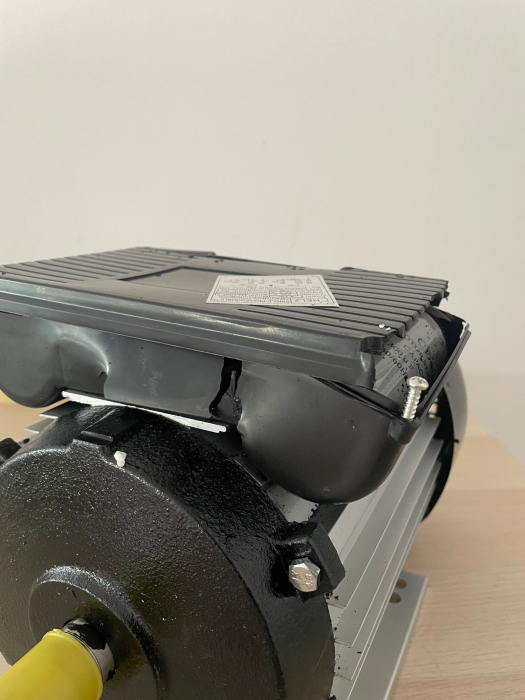 Deteriorat! motor electric monofazat cupru, 4 kW, 3000 Rpm, carcasa Aluminiu [2]