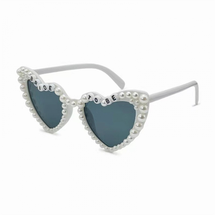Ochelari in Forma de Inima, Flippy, pentru Petrecerea Burlacitelor, Tematica Nunta, Protectie Soare, 15.3x5.7x14.5 cm, Scris Bride to Be cu Perle, Alb [1]