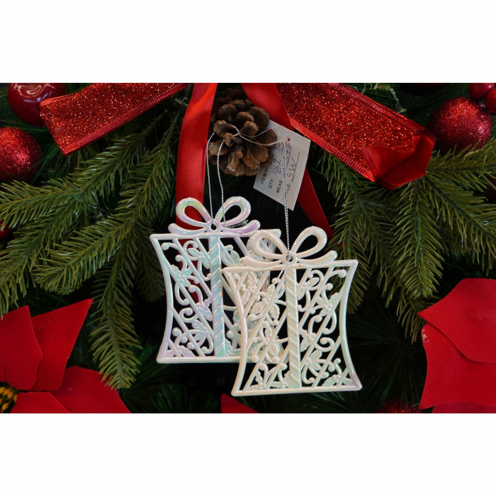 Ornament brad de Craciun, Perlat, in forma de Cadou, 9 cm x 11 cm, Plastic, Flippy [2]