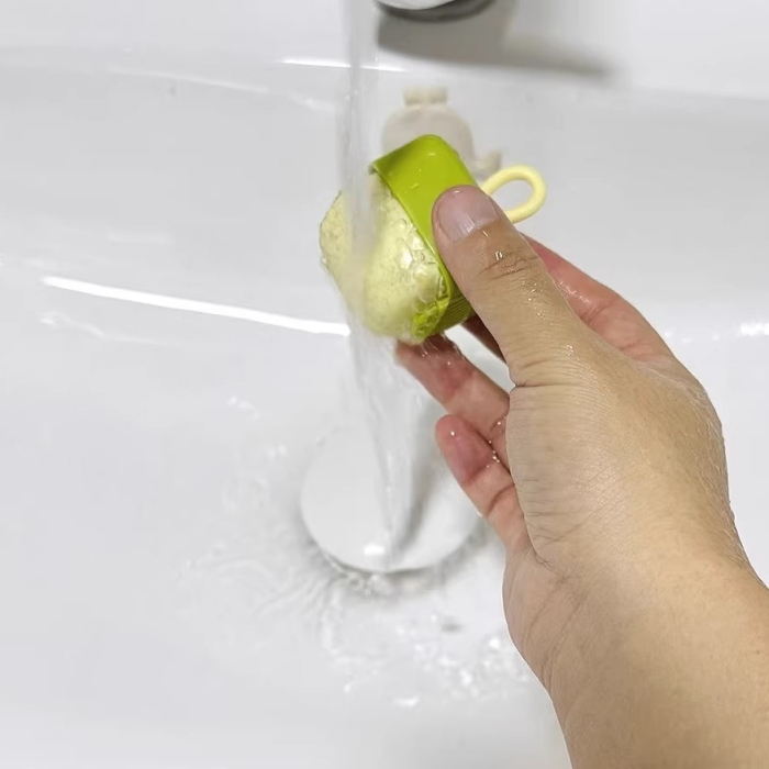 Rola pentru scame, Flippy, Indreptator de Scame Laviabila, forma de Cub din plastic, Portabil si Dragut 6 x 4.3 x 4.3 cm, Verde Matcha [6]