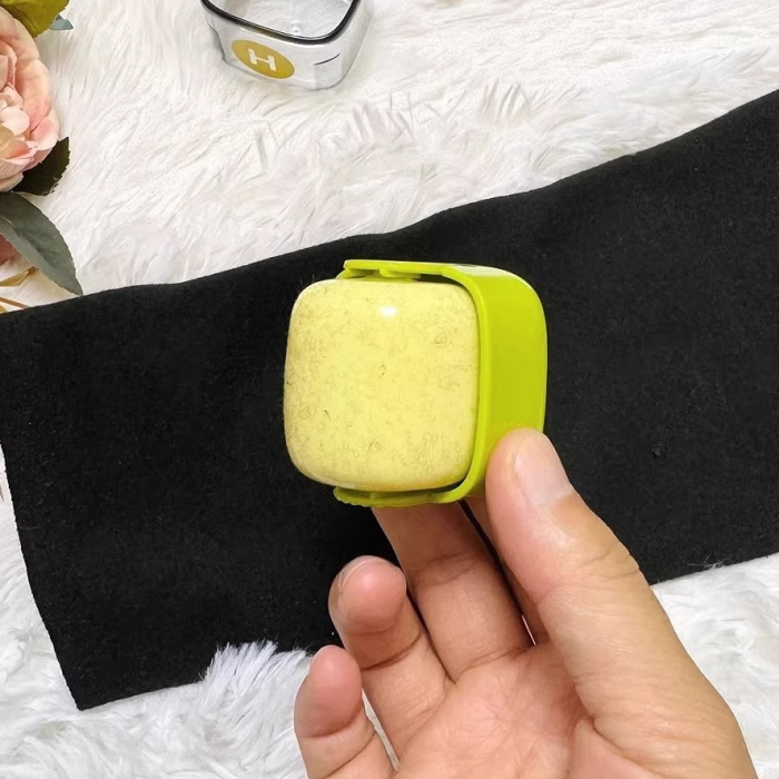 Rola pentru scame, Flippy, Indreptator de Scame Laviabila, forma de Cub din plastic, Portabil si Dragut 6 x 4.3 x 4.3 cm, Verde Matcha [5]