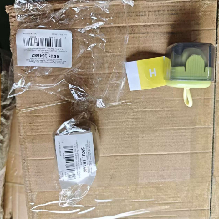 Rola pentru scame, Flippy, Indreptator de Scame Laviabila, forma de Cub din plastic, Portabil si Dragut 6 x 4.3 x 4.3 cm, Verde Matcha [8]