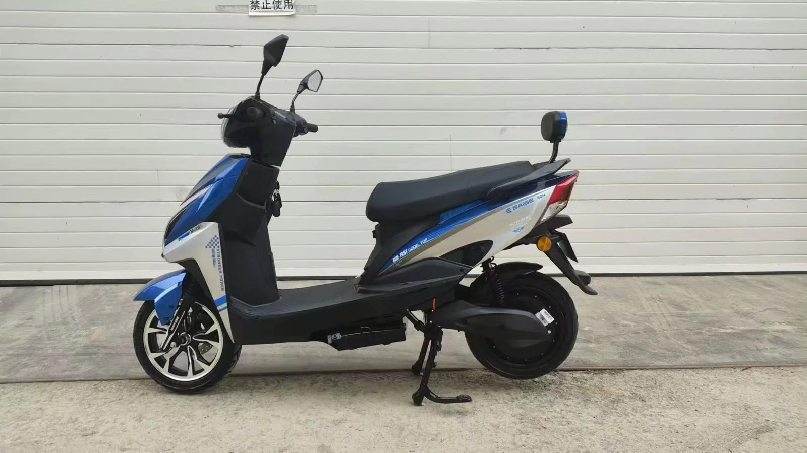 Scuter electric fara permis Saige ZJ, motor 1500W, 60V. 20Ah, autonomie 70 km, viteza maxima 25 km/h [7]