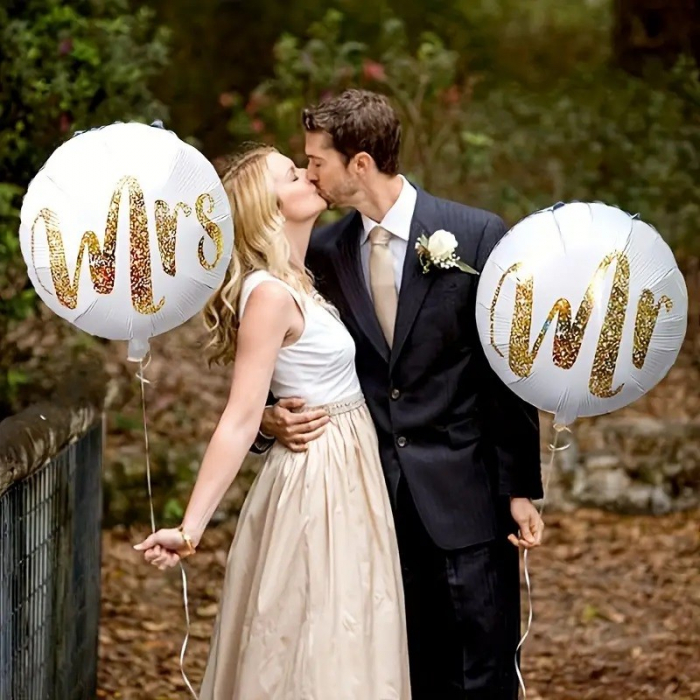 Set 12 Baloane din Folie Metalizata si din Latex, Flippy, Model Mr Mrs, Tema Nunta, Baloane Party cu Confetti, 45 cm, 30 cm, Pai inclus, Umflare cu Aer sau Heliu, Alb/Auriu [6]