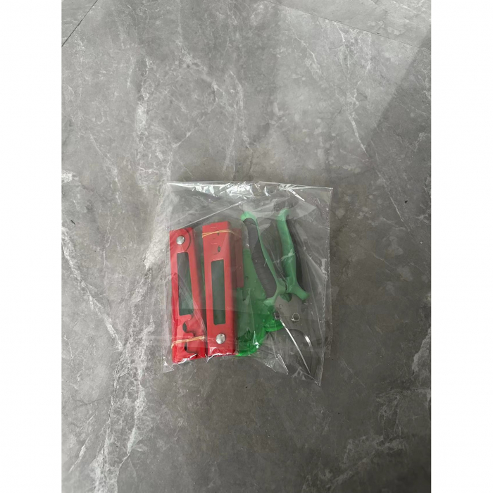Set 4 Unelte de Gradina Flippy, pentru Plantare Prelucrare Sol si Ingrijire Plante, Material PVC carbon, Rosu Verde [1]