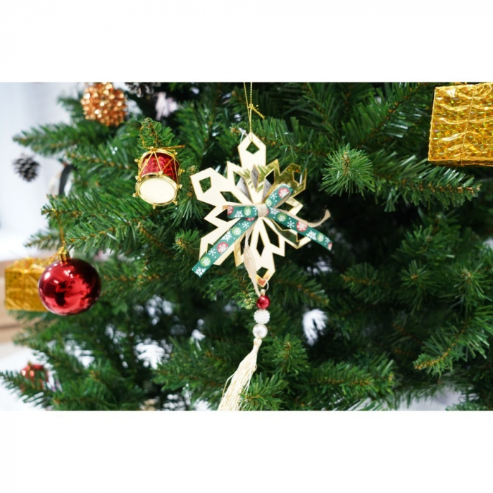 Set brad artificial de Craciun si elemente decorative, nins, decorat cu conuri pin, pentru interior/exterior, inaltime 210 cm, diametru 131 cm, 630 ramuri, Flippy, alb/verde, suport metalic inclus [6]