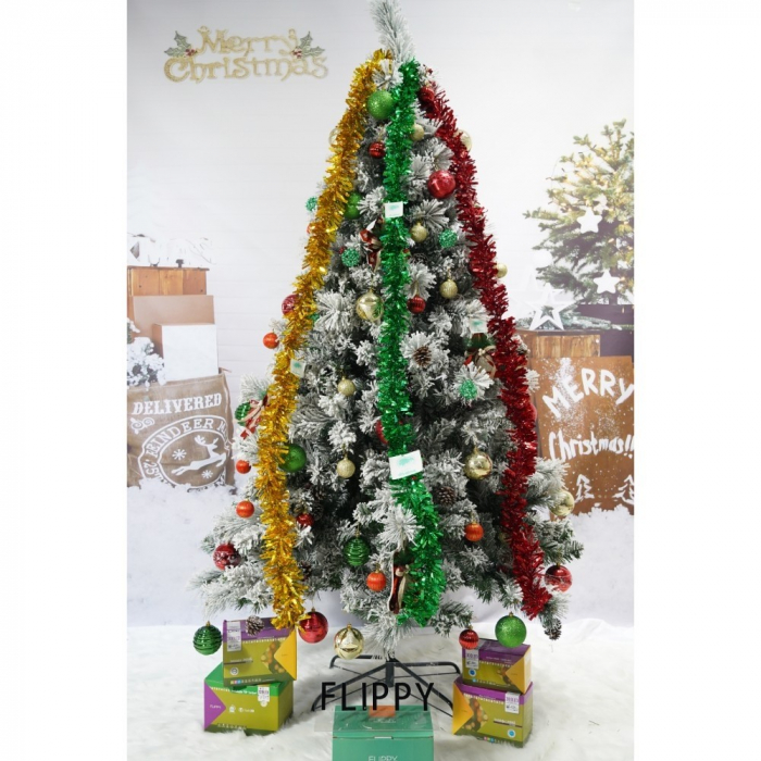 Set brad artificial de Craciun si elemente decorative, nins, decorat cu conuri pin, pentru interior/exterior, inaltime 210 cm, diametru 131 cm, 630 ramuri, Flippy, alb/verde, suport metalic inclus [2]