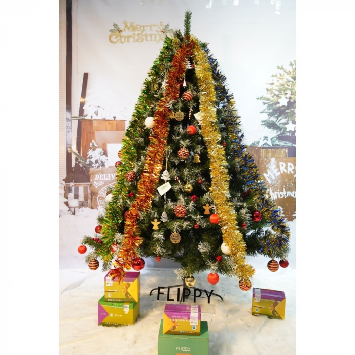 Set brad artificial de Craciun si elemente decorative, nins, decorat cu conuri pin, pentru interior/exterior, inaltime 210 cm, diametru 147 cm, 1150 ramuri, Flippy, verde, suport metalic inclus [2]