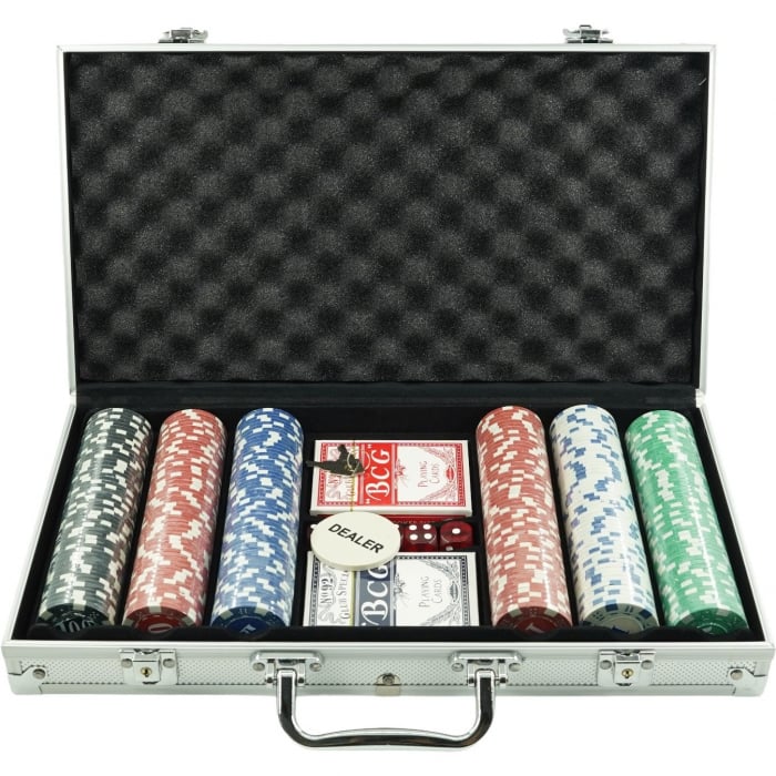 Lichidare Set de Poker Complex cu 300 de jetoane Flippy, Include 2 seturi de carti, 5 zaruri, Echipat cu servieta de aluminiu cu dimensiunile 39x7x27 cm [1]