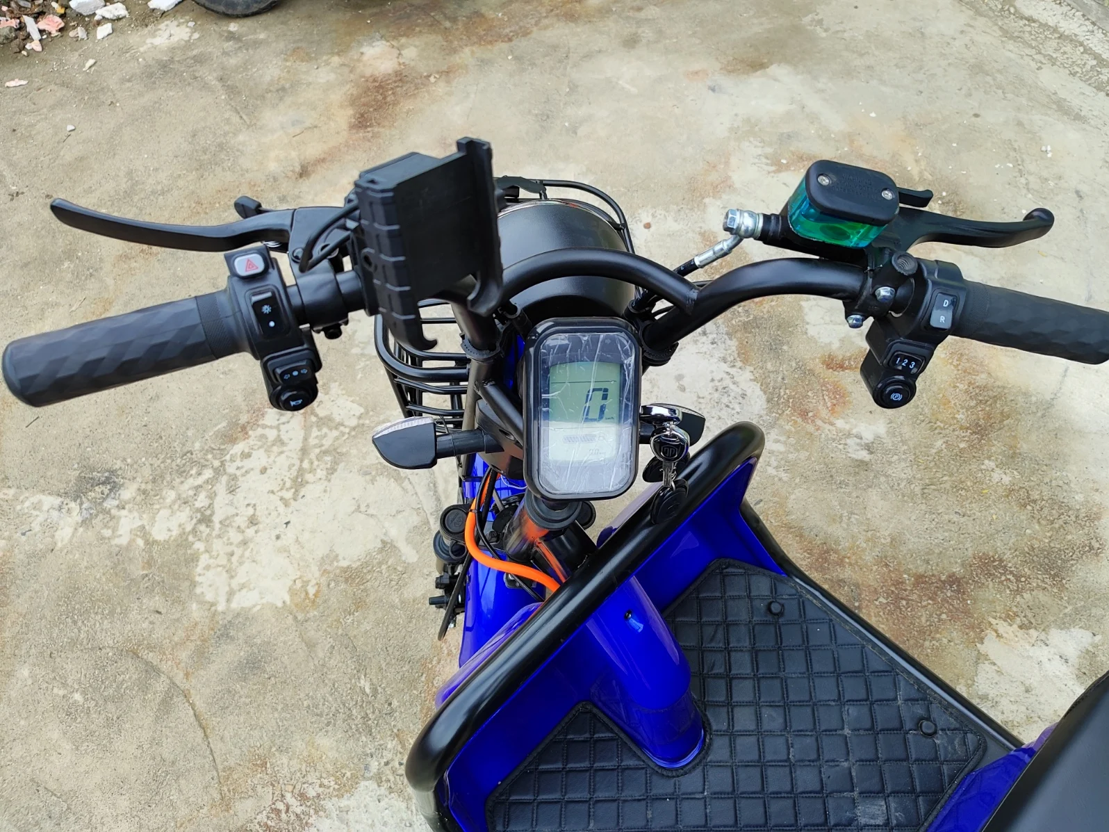 Tricicleta electrica AMR Eco Ride , 2 locuri, 25km/h fara permis, motor 2100w, 72v 20Ah [3]