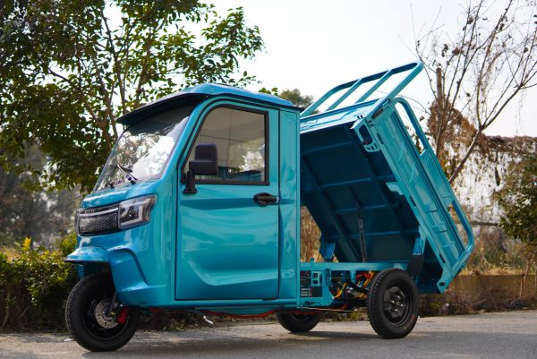 Tricicleta electrica Ektro KH01, fara permis cu cabina, Motor 2000W, Autonomie 70km, Acumulator 72V 52Ah, Greutate suportata pana la 774Kg [3]