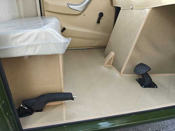 Tricicleta electrica Ektro KH01, fara permis cu cabina, Motor 2000W, Autonomie 70km, Acumulator 72V 52Ah, Greutate suportata pana la 774Kg [10]