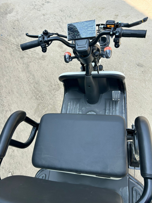 Tricicleta electrica V6 fara permis cu 2 locuri si spatiu mare de depozitare – Motor 1800W, Baterie 72V24Ah, Autonomie 60km [5]