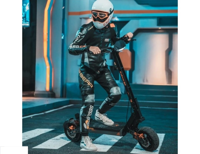 Trotineta Electrica KuKirin G4, Motor de 2000W, Viteza Maxima 70km/h, Baterie 60V 20Ah, Autonomie de pana la 75km [6]