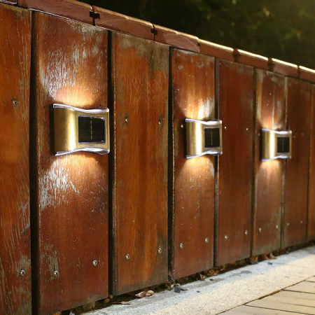 Aplica solara LED Flippy, ABS/Policarbonat, rezistenta la apa IP65, 6 LED-uri, pentru perete, trepte, borduri, terasa, 1.2V, 600mah, 10 x 6.5 cm, doua moduri de prindere, lumina alb calda, gri [1]