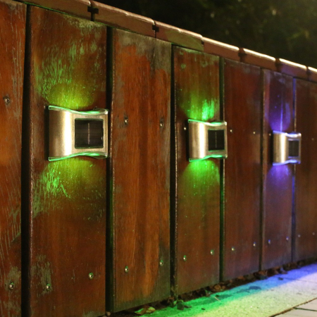 Aplica solara LED Flippy, ABS/Policarbonat, rezistenta la apa IP65, 6 LED-uri, pentru perete, trepte, borduri, terasa, 1.2V, 600mah, 10 x 6.5 cm, doua moduri de prindere, lumina multicolora, gri [1]