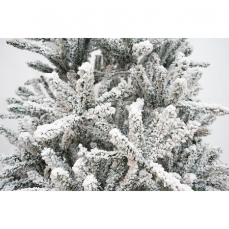 Lichidare Brad Artificial de Craciun, Flippy, 2.10 m inaltime, Verde, Pulverizat alb-tip zapada, Diametru inferior 130 cm, Interior/ Exterior [13]