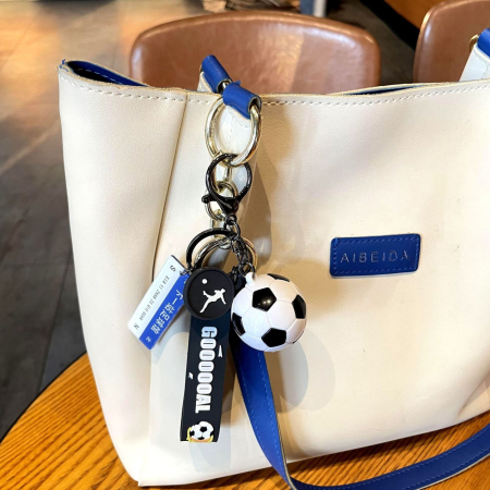 Breloc Chei, Flippy, Model Minge de Fotbal, Mesaj Te aștept pe Terenul de Fotbal, Cupa Mondiala, Accesoriu Pentru Chei si Rucsac, Material Acril, 50 g, Alb/Negru [2]