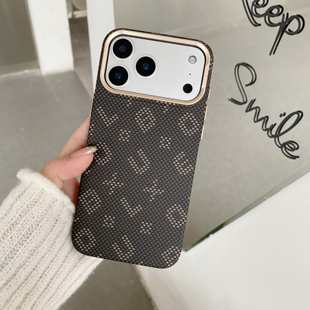 Carcasa Magnetica, Flippy, din Fibra de Carbon, pentru iPhone 17 Pro, Maro [22]