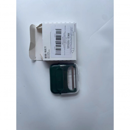 Decojitor/Curatator manual de legume si fructe, Flippy, portabil, cu magnet, doua lame, Inox, Verde, 6.7x6x1.6 cm [6]