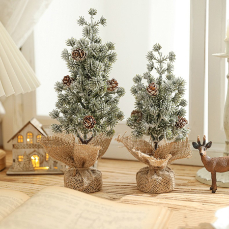 Decoratiune Craciun pentru Masa, Flippy, Ornament de Decor Model Brad de Craciun de Dimensiuni Mici cu Fulgi Albi, pentru Birou si Interior, din Plastic Calitativ 27 cm, Verde Alb [3]