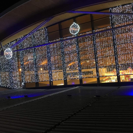 Instalatie Craciun Profesionala de Exterior IP65, Tip Perdea, 11m x 5m, 5500 Led-uri Mari, Alb rece, cu flash, Alimentator 1,5 m, Interconectabila, Fir negru, Flippy [2]