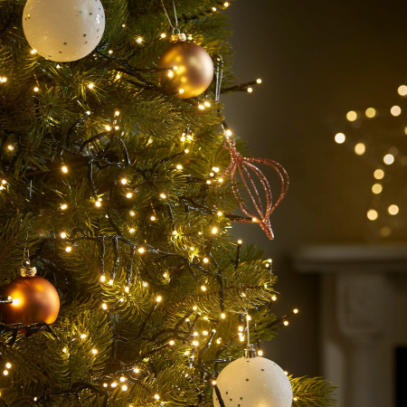 Decoratiuni, ornamente si articole Craciun - Instalatie de Craciun liniara Yoto, 17 m, din care 1 m cablu priza 220V, 200 LED, 8 jocuri de lumini, beculet in 6 colturi, pentru interior, controler, fir negru, alb cald