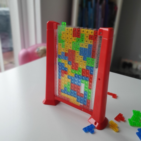 Joc de inteligenta Tetris puzzle tangram Flippy, 70 de piese multicolore, 3D, montessori, interactiv, din plastic, zar inclus, sac depozitare piese, varsta peste 6 ani, 23 x 19.8 x 5 cm, cadru rosu [7]