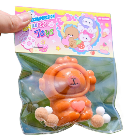 Sub 99 Lei - Jucarie Antistres Squishy, Flippy, cu Revenire Lenta, Model Capybara cu Inima, 7.5cmx6.5 cm, din TPR, Ambalaj Transparent, Maro