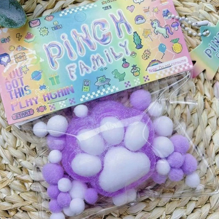 Jucarie Antistres Squishy, Flippy, cu Revenire Lenta, Model Labuta de Pisica Pufoasa, 6x6 cm, 72g, Ambalaj Transparent, Mov-Alb [1]