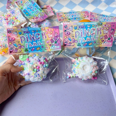 Jucarie Antistres Squishy, Flippy, cu Revenire Lenta, Model Prajitura, 8x8 cm, 90g, Ambalaj Transparent, Multicolor [1]