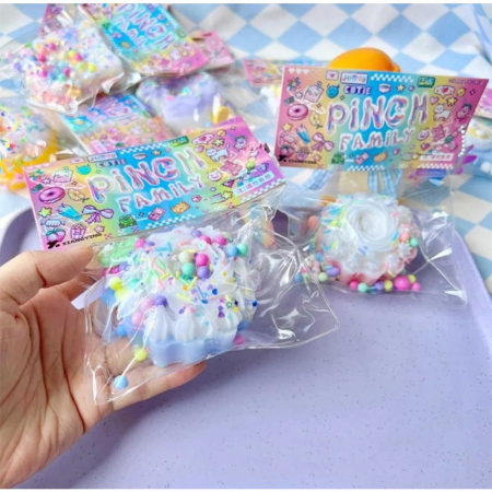 Jucarie Antistres Squishy, Flippy, cu Revenire Lenta, Model Prajitura, 8x8 cm, 90g, Ambalaj Transparent, Multicolor [2]