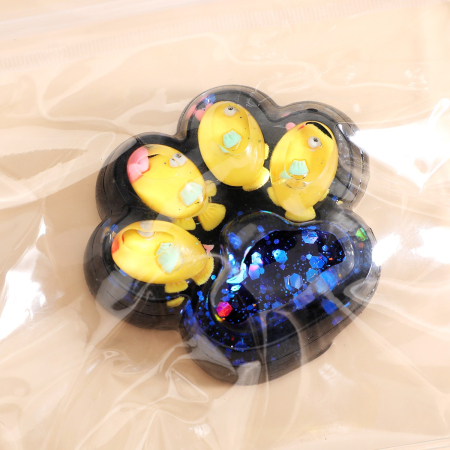 Jucarie Antistres Squishy, Flippy, cu Revenire Lenta, Squeeze Pinch Family, Model Cat Paw, 6.5 x 6 cm, din Tpr, 4-6 Ani, Model 1 Pestisori, Negru cu Insertii [2]
