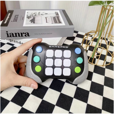 Jucarie Interactiva Flippy, Tip Consola Pop It, 6 butoane functionale, 5 Moduri de Joc, 600 Niveluri, +3 ani, Gri/Negru [3]